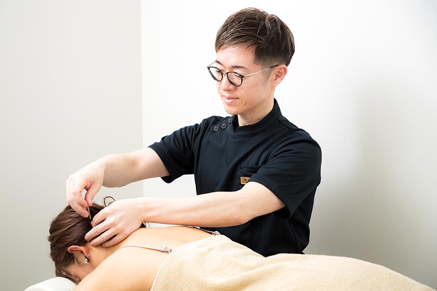 塚本院長の施術